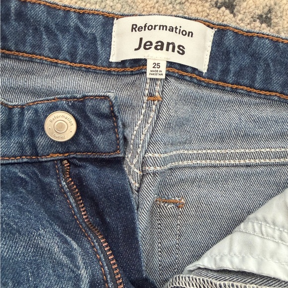 EUC Reformation Norah High rise denim shorts 25 - Picture 4 of 9